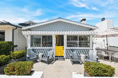 Image de Charming Updated Canal Front 3 Bedroom Cottage