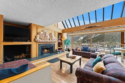 Image de Ideal Location in Keystone; 10 min Walk to Lifts/Shops/Lake w/ Scenic Views