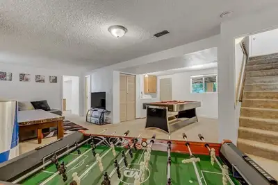 Image de Space Base | Near Airport, Bbq, Game Room