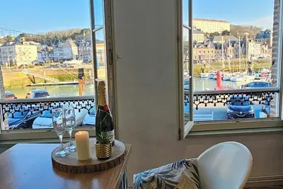 Image de La jungle - Vue directe et magnifique sur le port