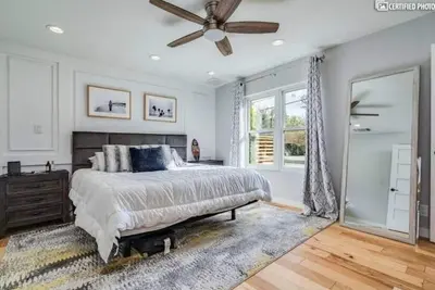 Image de Comfy 3 bedroom + den minutes from Dt Superhost