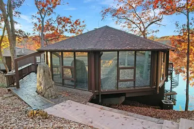 Image de Enchanting Modern Tree House Villa @ Lake of the Ozarks