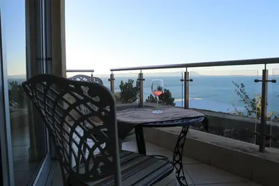 Image de C'est la vie, and a view blends charm and modern elegance.
