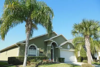 Image de Minutes from Disney 4 Bedroom 2 Bath Resort Home with sun drenched pool and spa