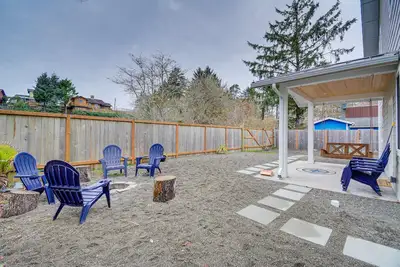 Image de Westport Home w/ Hot Tub: 2 Blocks to Beach!