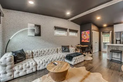 Image de Modern Atlanta Retreat: Private Hot Tub & Yard!