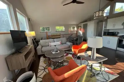 Image de Modern gateway to character-rich Madison Valley