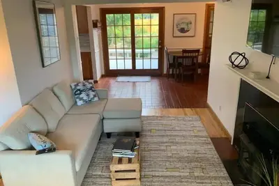 Image de Quaint 3-bed home boasts indoor/outdoor living