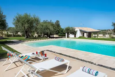 Image de Magnifique maison de vacances privée avec piscine privée, Wifi, climatisation, Tv, patio, parking
