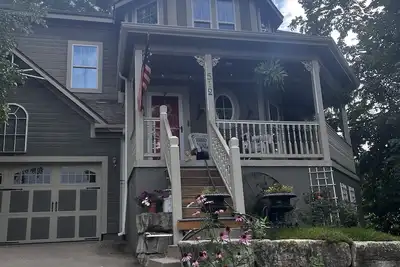 Image de Weston Home perfectly located. Walk from the house and explore town!