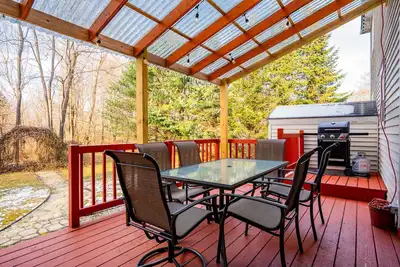 Image de Spacious Home 10 Mins From Portland & Beaches - Family Friendly, Sleeps 12!
