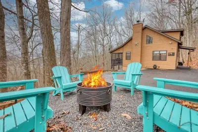 Image de Private and Cozy Cabin. Hot Tub, Fire Pit and Mountain views. Pet friendly!