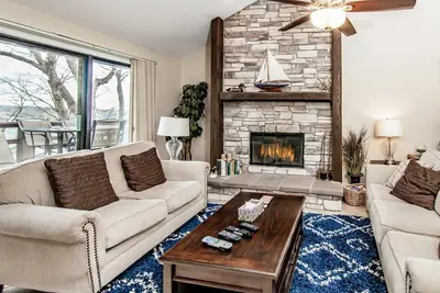 Image de Waterfront -indoor & Outdoor Pools! Hot tub, sauna, playground &more! \nBoat slip