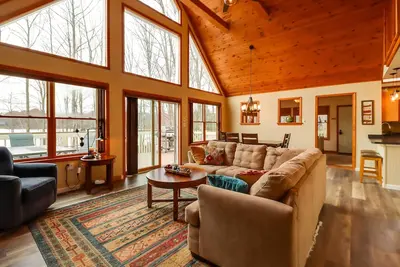 Image de Lakefront Poconos Family Home w/ Pool Access
