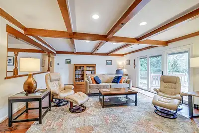Image de Grants Pass Vacation Rental Home: Deck + Views!
