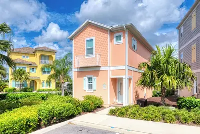 Image de Comfy Cottage with Hot Tub near Disney with Margaritaville Resort & Island H2o.