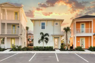 Image de Sunset Dream Cottage with Private Pool near Disney with Margaritaville Resort &.