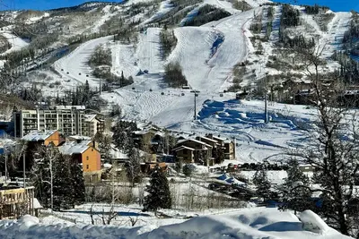 Image de Sunny Steamboat ski condo with epic mountain views. Walk to resort base & lifts!