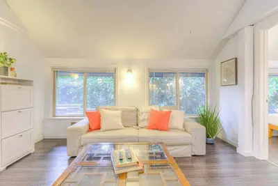 Image de Creek-Front Crown Hill Craftsman with Hot Tub