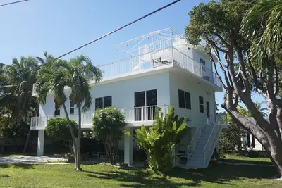 Image de Beautiful, renovated 2/2 house, outdoor patios, Ocean views, Upper Keys, Fl
