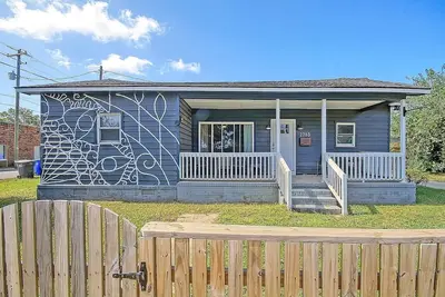 Image de Close to Downtown Charleston! 4 Bed Retreat