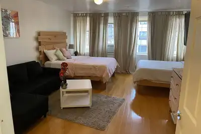 Image de Huge Duplex minutes from Manhattan. Sleeps 12+!