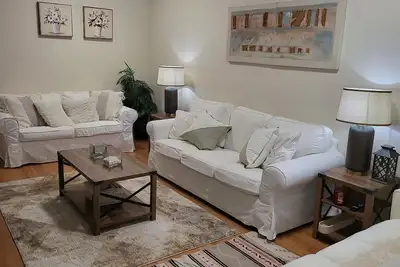 Image de Spacious one bedroom apartment in Astoria
