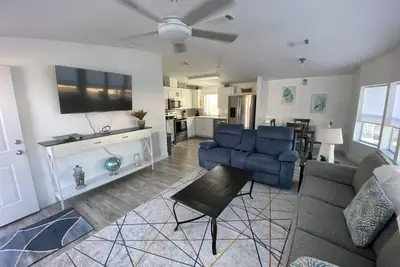 Spring / Summer Special 55+ Gated Community - 100 steps pool/hot tub