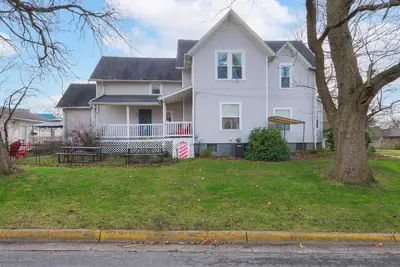Image de The Lighthouse: Large home close to downtown with a hot tub & game room!