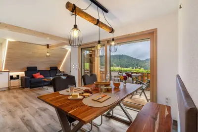 Image de Appartement \"Schwarzwaldblick\" avec vue sur les montagnes, jardin partagé et Wi-Fi