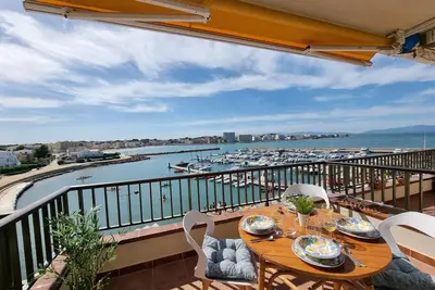 Image de Appartement 'L' Escala Port Escala Pl31' avec vue sur la mer et Wi-Fi