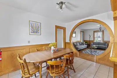 Image de Cozy & Spacious 3Br home in Malden\/ with free parking and windows Ac
