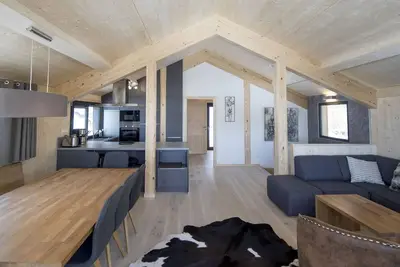 Image de Joli appartement dans une maison de vacances avec bain à remous, Wifi, Tv, terrasse et parking