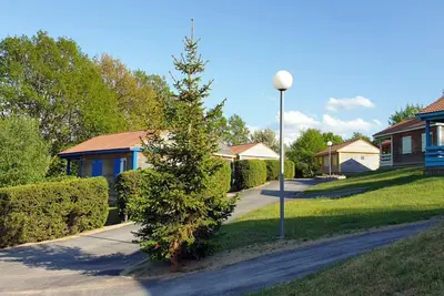 Image de Chalet Jasmin avec vue sur les montagnes, piscine partagée et Wi-Fi