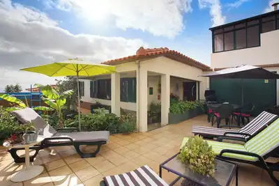 Image de Villa 'Suites Pinto Coelho' avec vue sur la mer, piscine privée et Wi-Fi