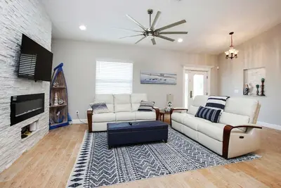 Image de Spacious home with large yard - Perfect for families - Sunny South