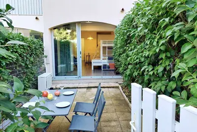 Image de Jardin, terrasse, climatisation, à 5 minutes à pied des plages, commerces et animations