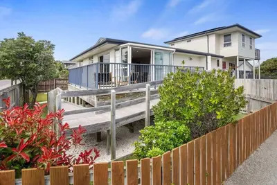 Image de Modern 2-Bedroom Oasis, Just Steps from the Beach