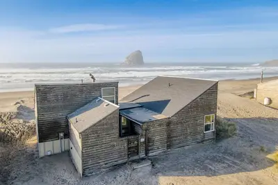 Image de The Black Pearl #143-Beachfront, views, fun pirate house!