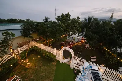 Image de A riverside Villa suitable for a family, team, friends to make an outdoor party!