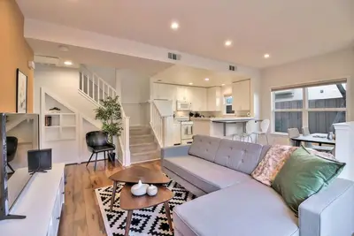 Image de Modern Mountain View 2br w/ Patio & Vaulted Ceilings