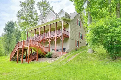 Image de Hammocks & Forest Views: Creekside Murphy Retreat