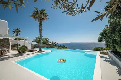 Sanarte villa 3, 4br w/private pool and sea view!