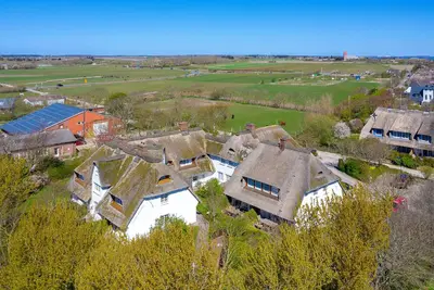 Image de SĂĽderhof 14 - im SĂĽdwesten von Keitum Gelegenes Reetgedecktes Haus