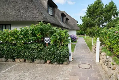 Image de Die Reetgedeckte, Gepflegte Anlage Liegt auf Einem ca. 2000 m² Großem Grundstück