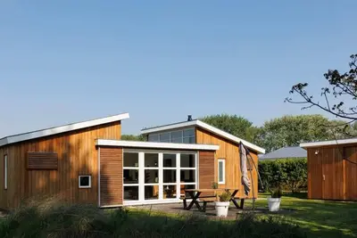 Image de Bienvenue dans ce chalet très bien équipé au cachet scandinave contemporain! Situé en bordure du pa