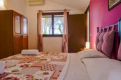 Image de One room apartment with private garden