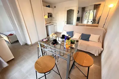 Image de Studio Cabine à Port Fréjus, Plage et Commerces à Pied, Connexion Internet, Ménage Inclus