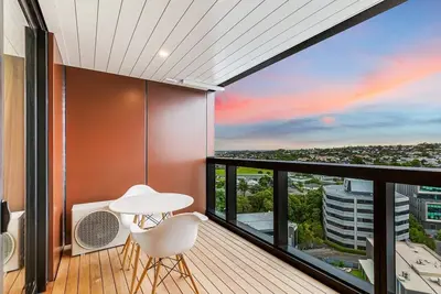 Image de Stunning Ellerslie Apartment + Private Balcony!