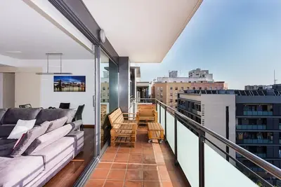 Image de Modern and very comfortable apartment with all amenities. Nearby the Europa Fira Barcelona at 15 min by metro/bus from Barcelona center (Plaza Cataluña) and 15 minutes from the airport by car. Ideal for families and couples.
